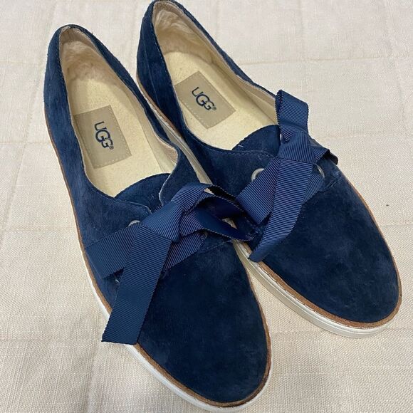 UGG Australia Carilyn Shoes Women Size 7 - Picture 1 of 8
